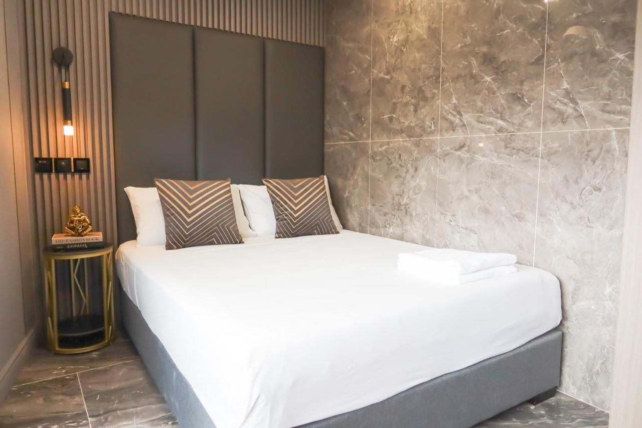 Apartemen Rr & *