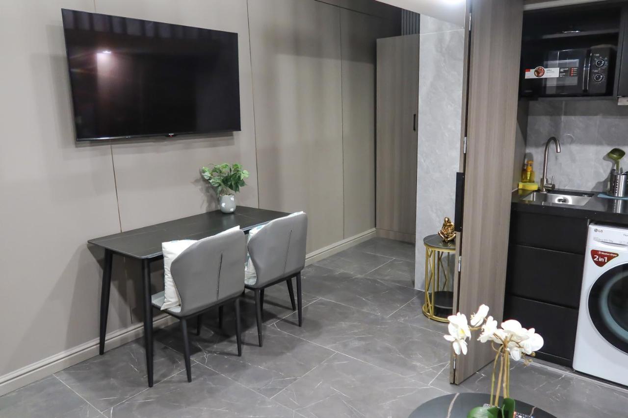 Rr & Apartemen Singapore