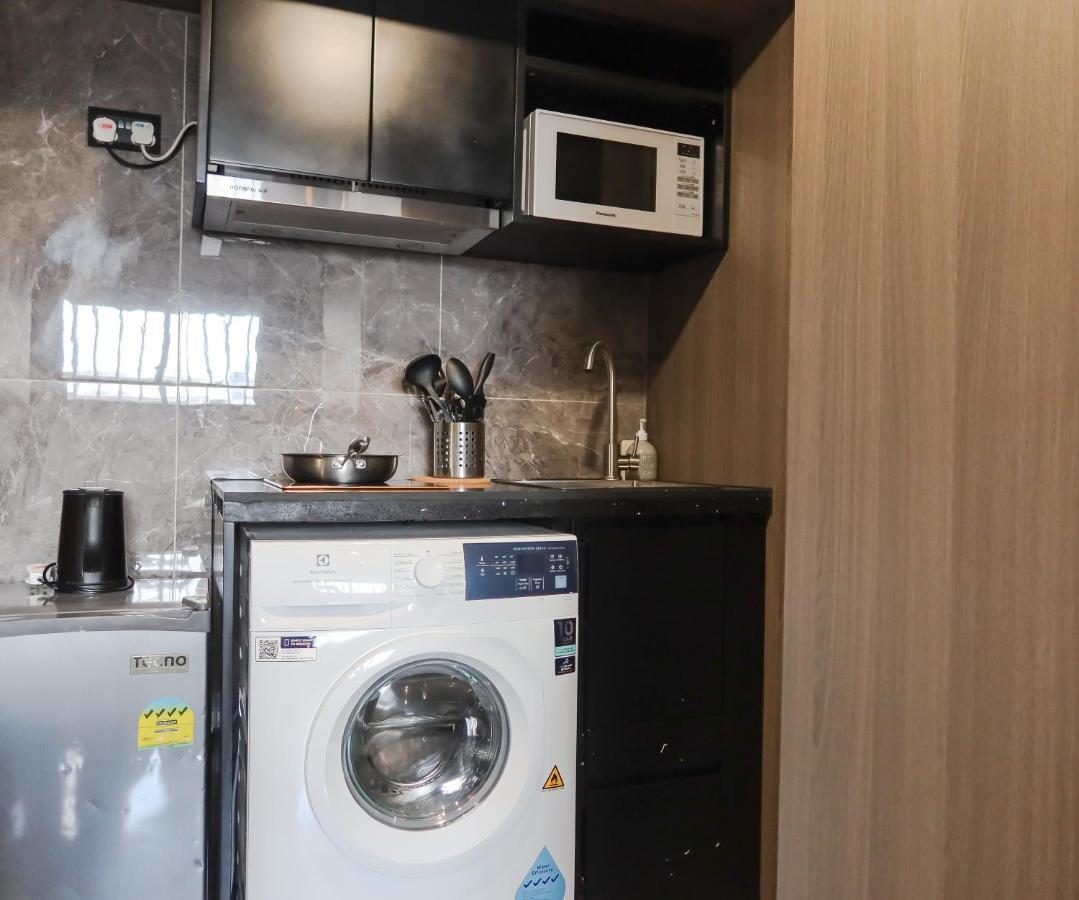Rr & Apartemen Singapore