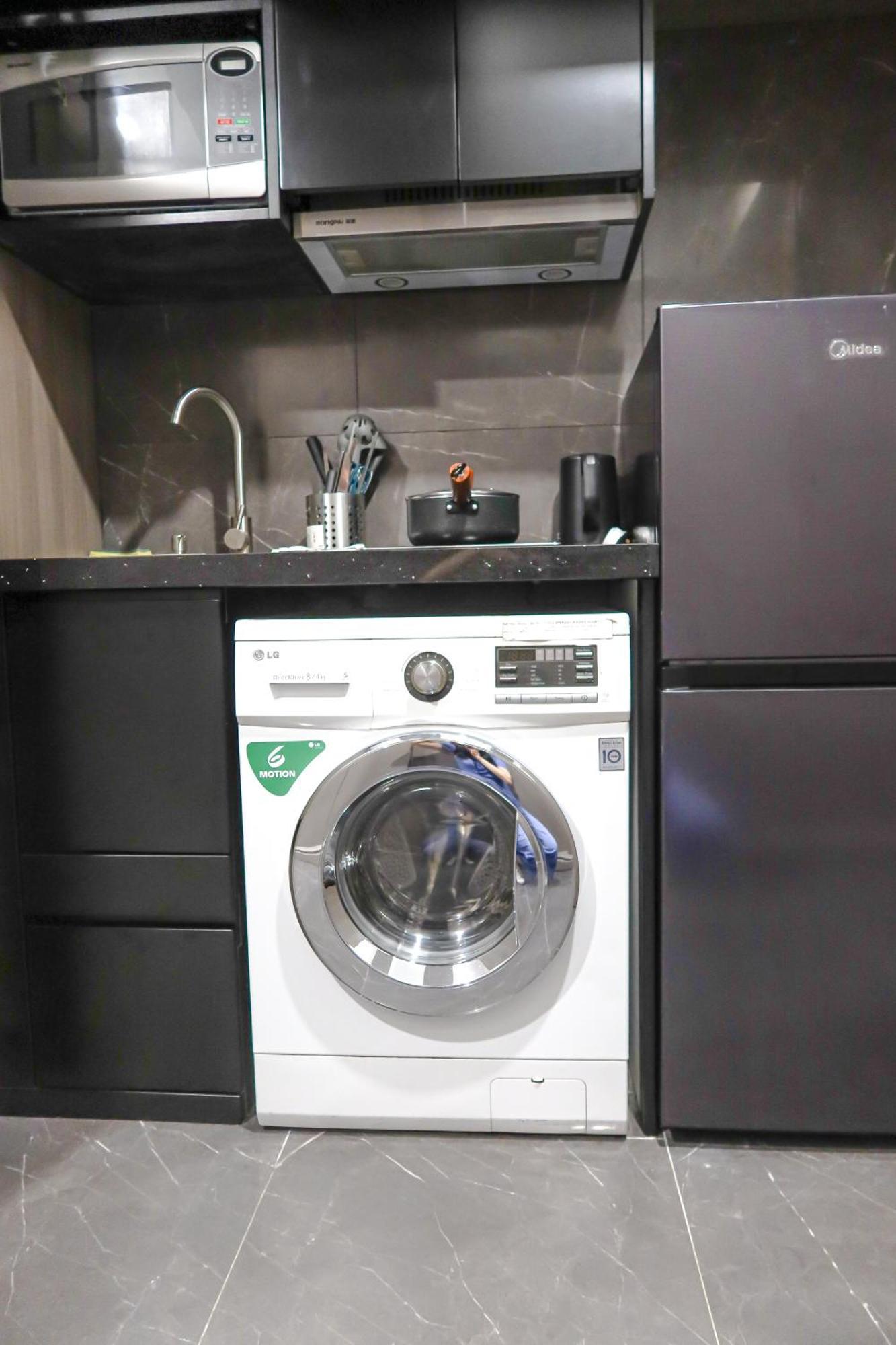 Apartemen Rr & *