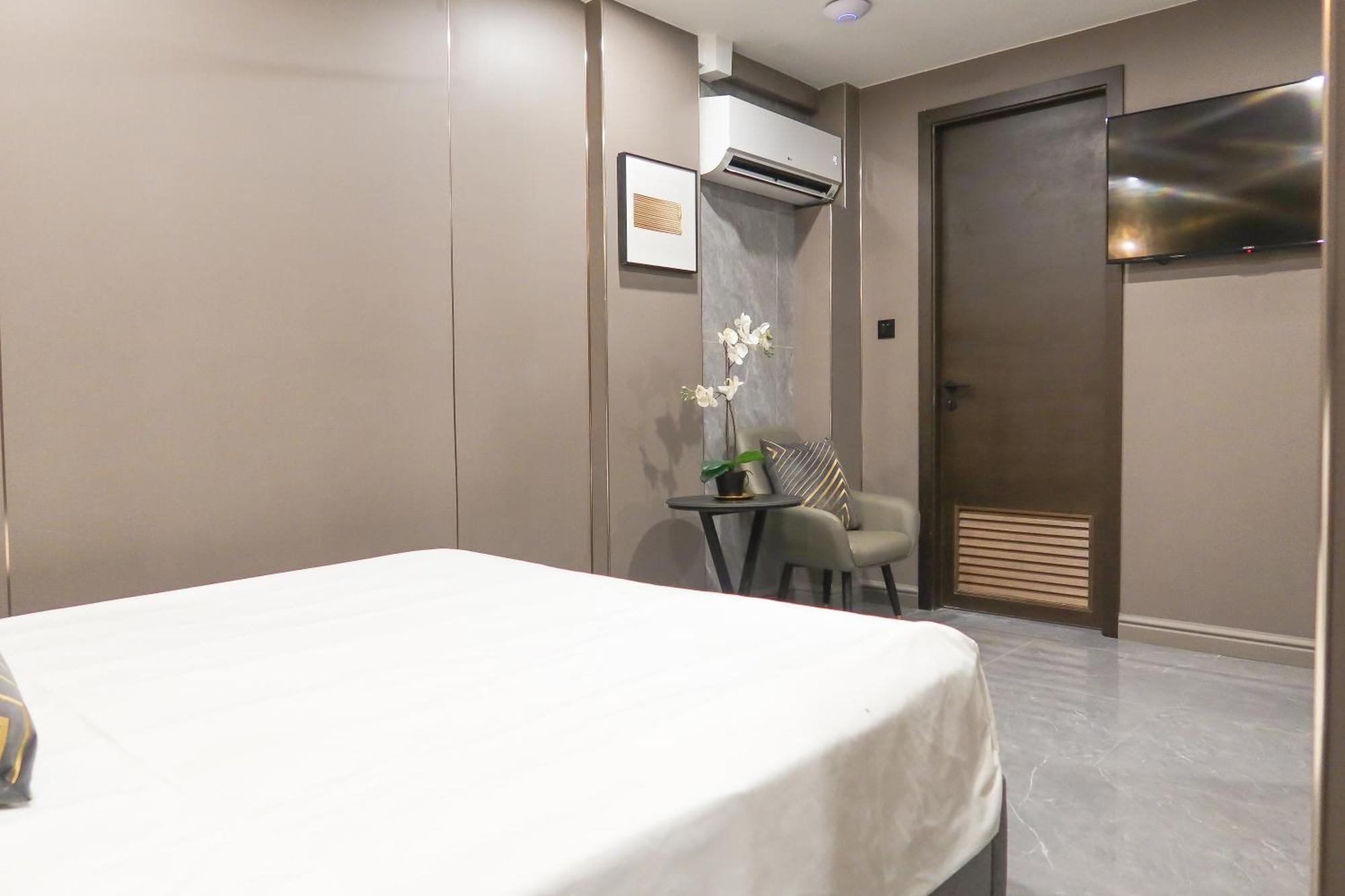 Apartemen Rr &