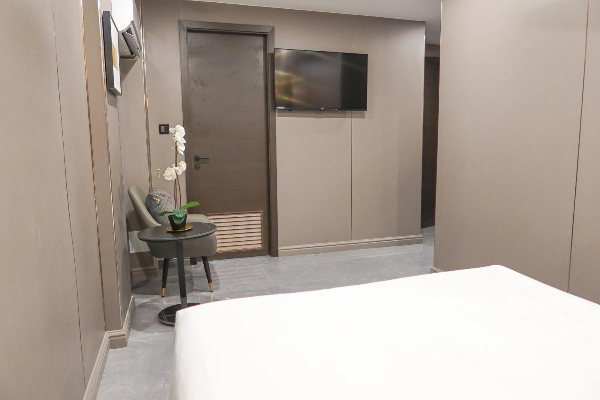Rr & Apartemen Singapore