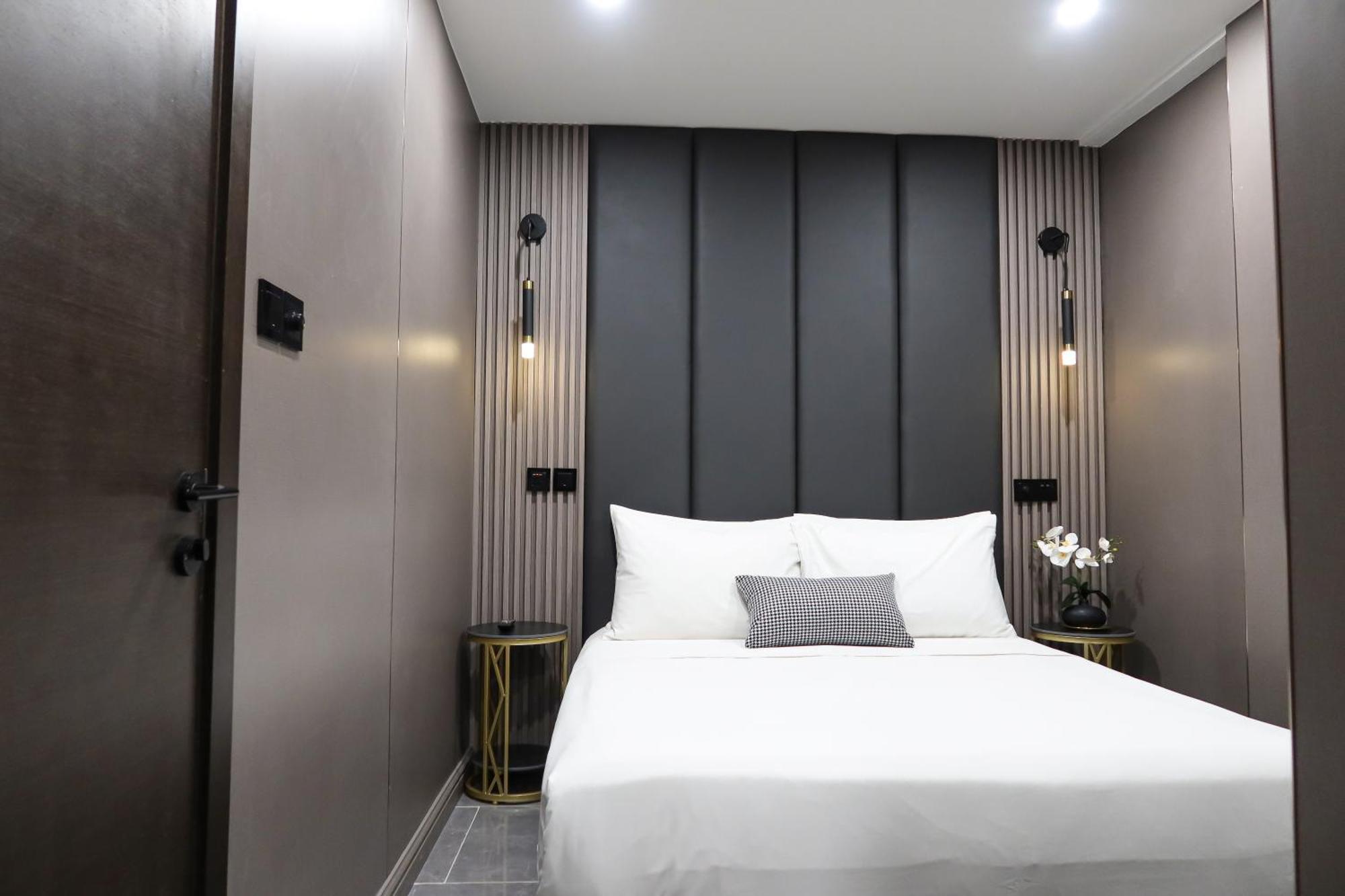 Apartemen Rr & *