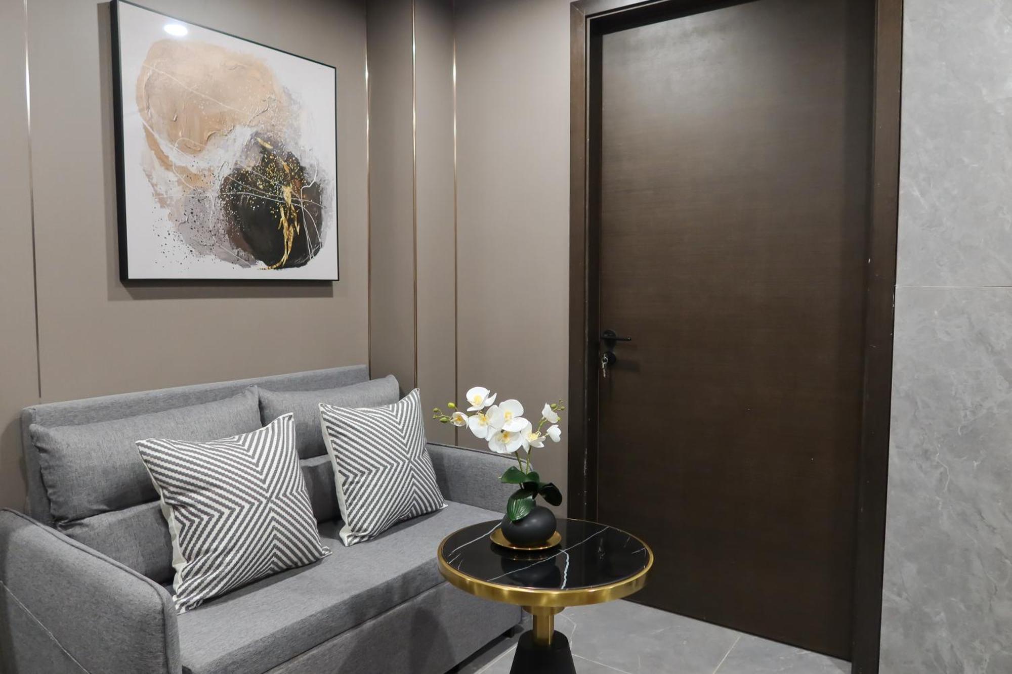 Rr & Apartemen Singapore