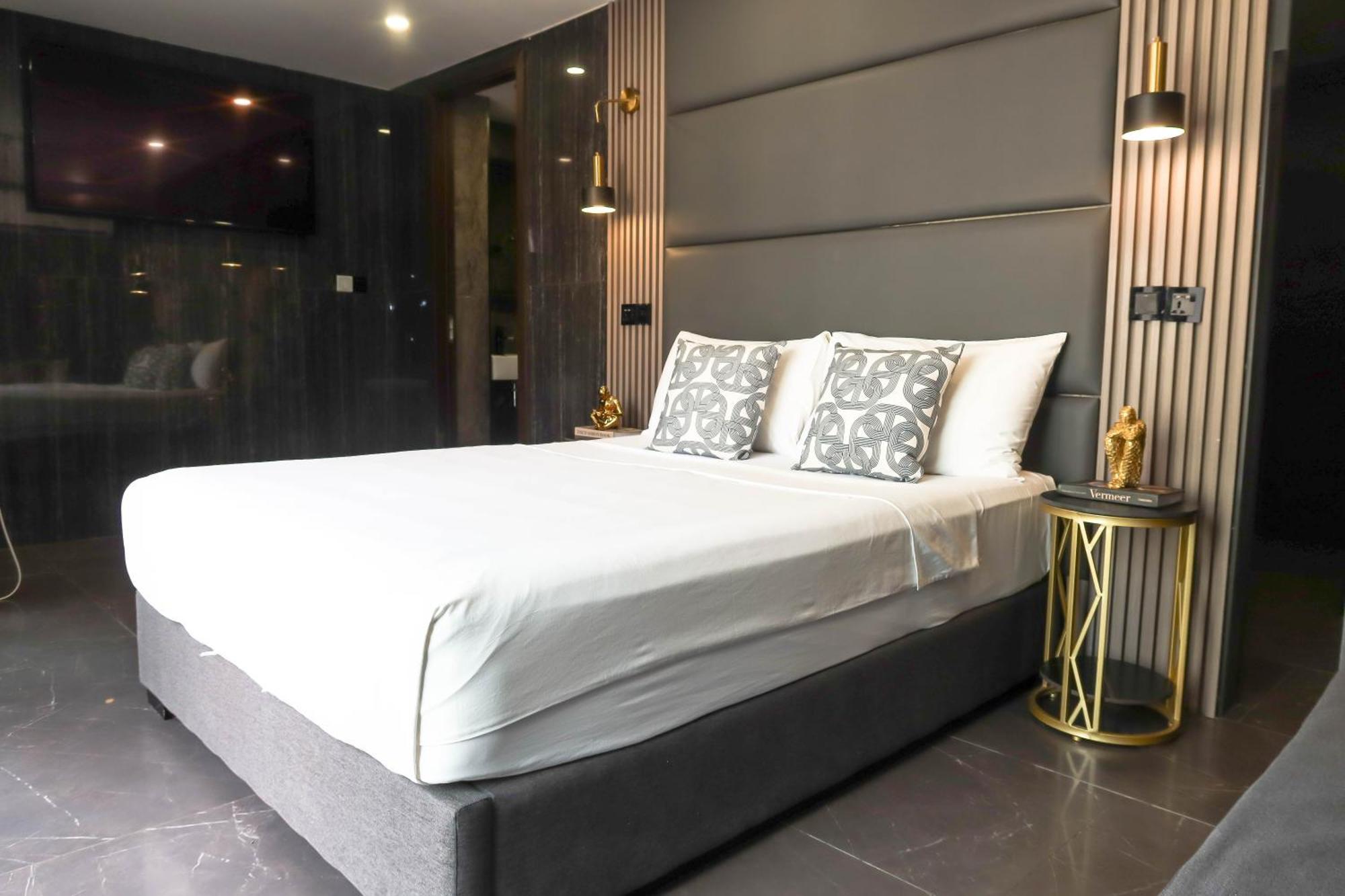 Apartemen Rr & *